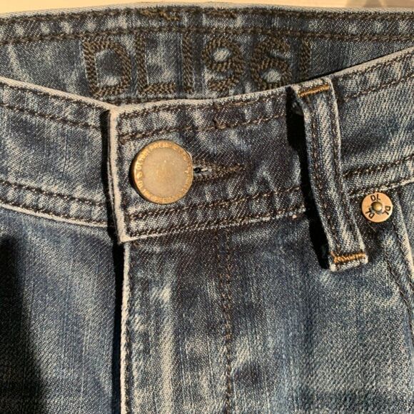 DL1961 Dark Wash Russell Straight Jean  30x27 - Picture 3 of 8